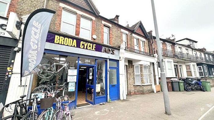 2 Bedroom Flat To Rent In Forest Road, Walthamstow, London, E17