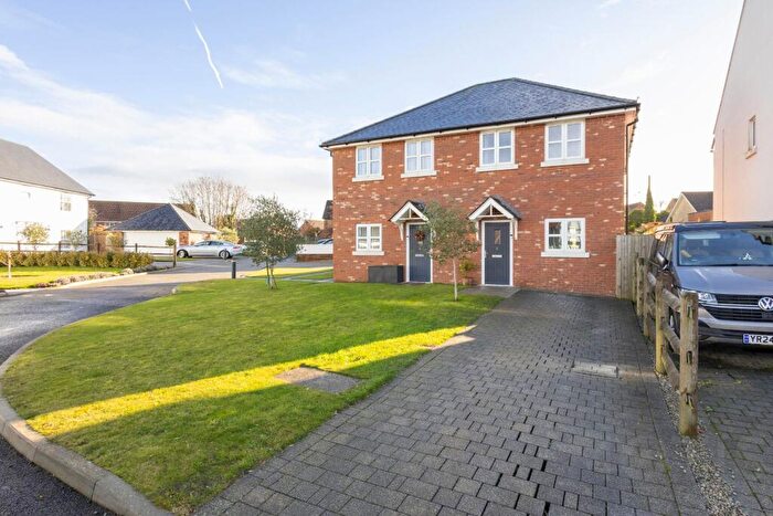 3 Bedroom Semi Detached House For Sale In Windmill Close, Hawkinge, CT18