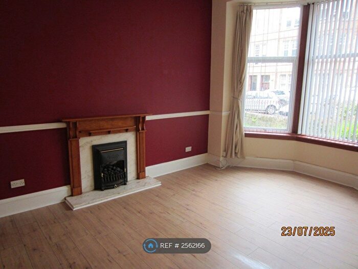 2 Bedroom Flat To Rent In Woodford Street, Glasgow, G41