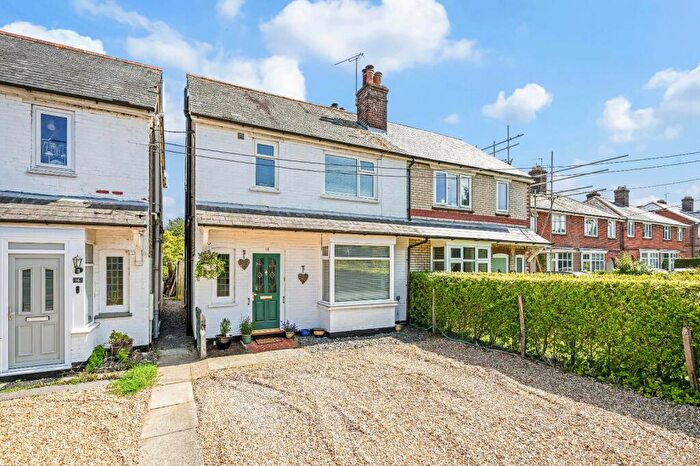 3 Bedroom Semi-Detached House For Sale In The Causeway, Petersfield, Hampshire, GU31