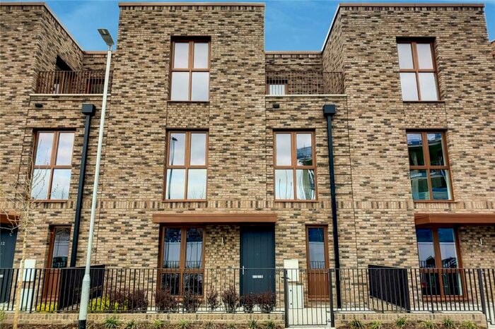 3 Bedroom Apartment To Rent In Fresh Wharf Road, Barking, Essex, IG11