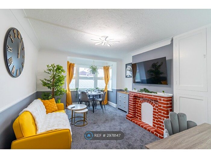2 Bedroom Flat To Rent In West Court, Southsea, PO4