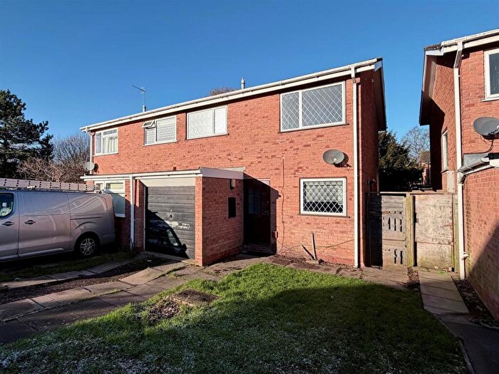 3 Bedroom Semi Detached House For Sale In Austwick Close, Woodloes Park, Warwick, CV34