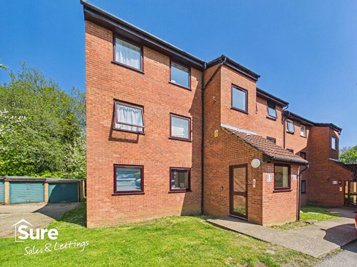 2 Bedroom Flat To Rent In Valley Green, Hemel Hempstead, Hertfordshire, HP2