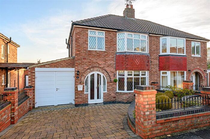 3 Bedroom Semi-Detached House For Sale In Howe Hill Close, Holgate York, YO26