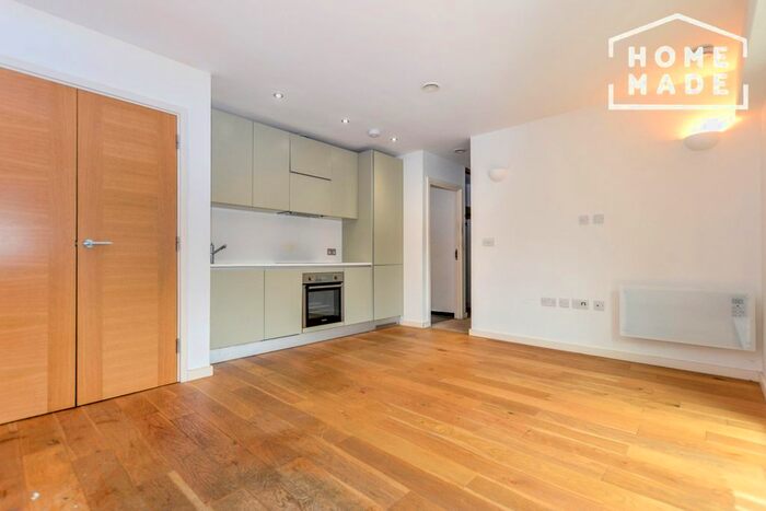 1 Bedroom Flat To Rent In Dolphin House, Sunbury-On-Thames, TW16