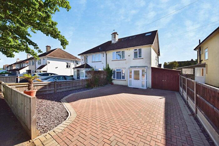 4 Bedroom Semi Detached House For Sale In Lincoln Road, Maidstone, Kent, ME15