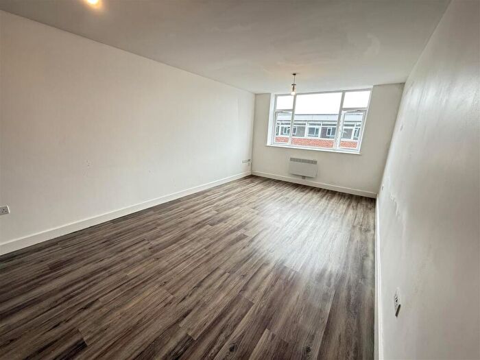 1 Bedroom Flat To Rent In Lombard Street, West Bromwich, B70