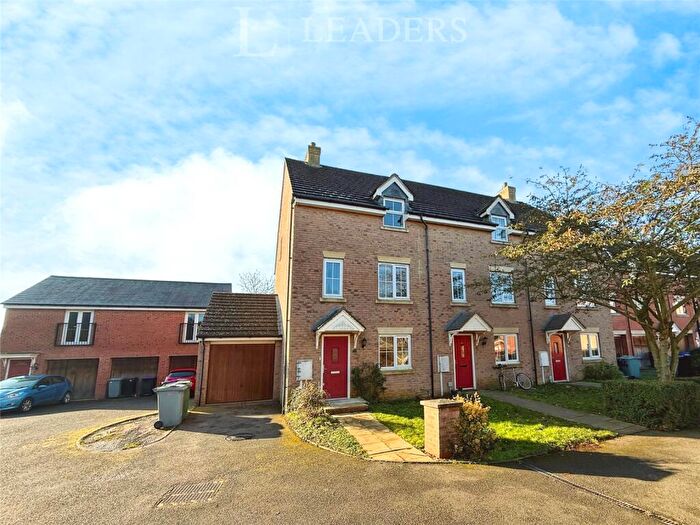 4 Bedroom Town House For Sale In Badger Lane, Bourne, Lincolnshire, PE10