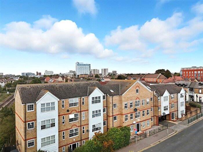 2 Bedroom Flat For Sale In Chase Court Gardens, Southchurch Village, Southend-On-Sea, Essex, SS1