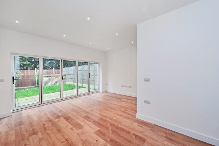 3 Bedroom Detached House For Sale In Maxwelton Close (B), London, NW7