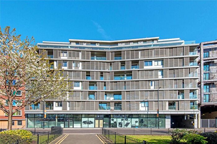 3 Bedroom Apartment To Rent In East Road, N1