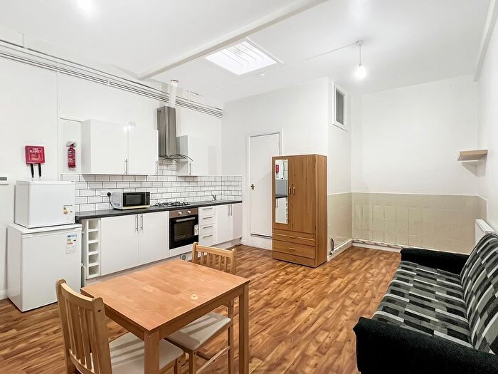 Studio To Rent In Fashion Street, London, E1