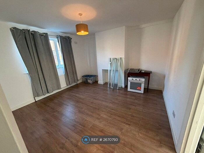 3 Bedroom Semi Detached House To Rent In Greenwich, London, SE12
