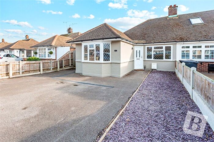 3 Bedroom Bungalow For Sale In Dunmow Gardens, West Horndon, Brentwood, Essex, CM13