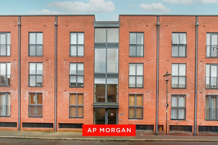 2 Bedroom Flat For Sale In Ascote Lane, Dickens Heath, Solihull, West Midlands, B90