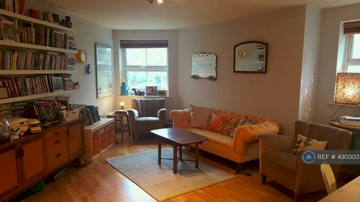 2 Bedroom Flat To Rent In Coppetts Road, London, N10