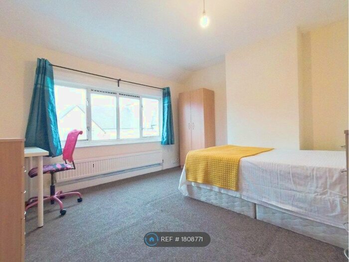 4 Bedroom Terraced House To Rent In Rose Gardens, London, W5