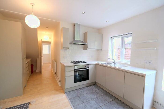 2 Bedroom Ground Flat To Rent In Whittington Road, London, N22