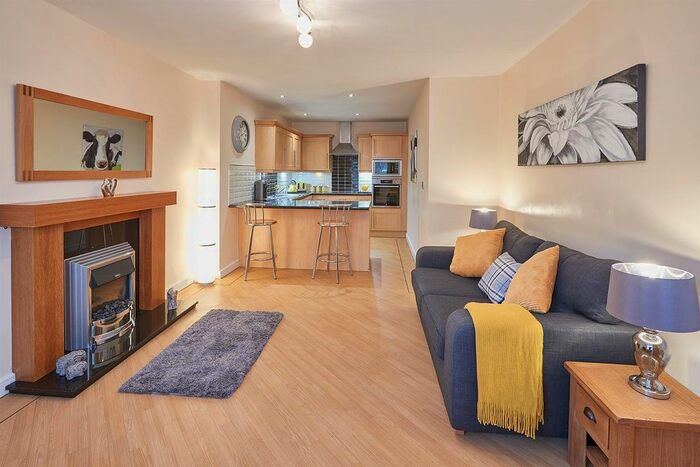 1 Bedroom Flat To Rent In Royal Sands, North Marine Road, Scarborough, YO12