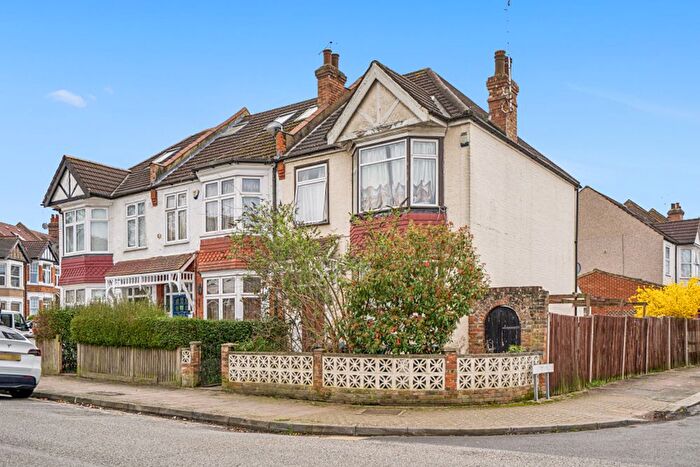 3 Bedroom Detached House For Sale In Sussex Road, Harrow, HA1