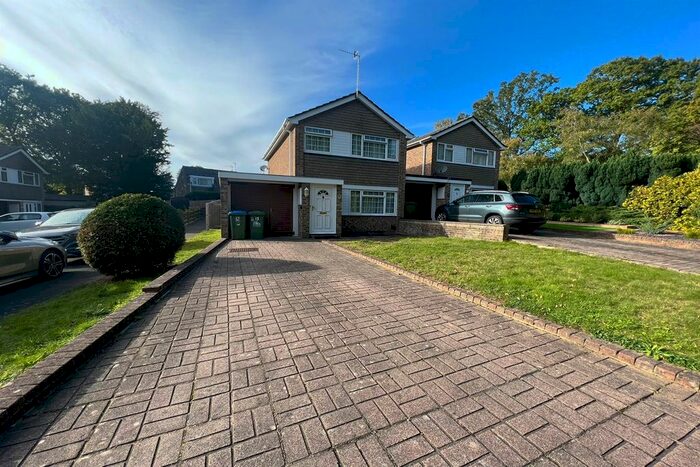 3 Bedroom Link Detached House To Rent In Curlew Close, Southampton, SO16