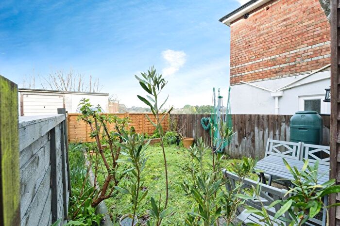 2 Bedroom Flat For Sale In Churchill Road, Poole, BH12