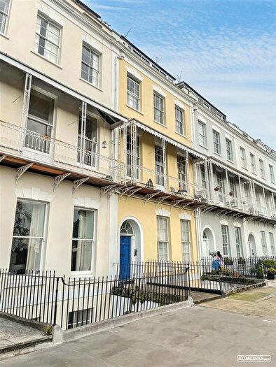 2 Bedroom Flat To Rent In Top Royal York Crescent, Bristol, BS8