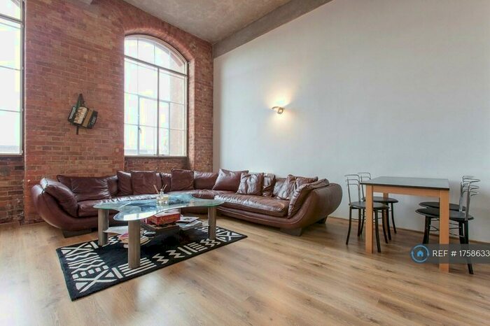 2 Bedroom Flat To Rent In Bow Quarter, London, E3