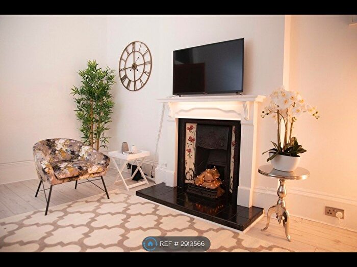 2 Bedroom Flat To Rent In Queen Margaret Drive, Glasgow, G20