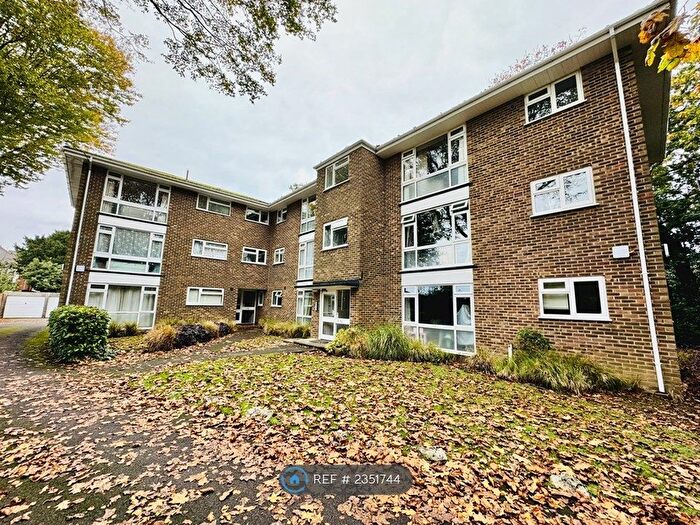 2 Bedroom Flat To Rent In Stirling Court, Bournemouth, BH8
