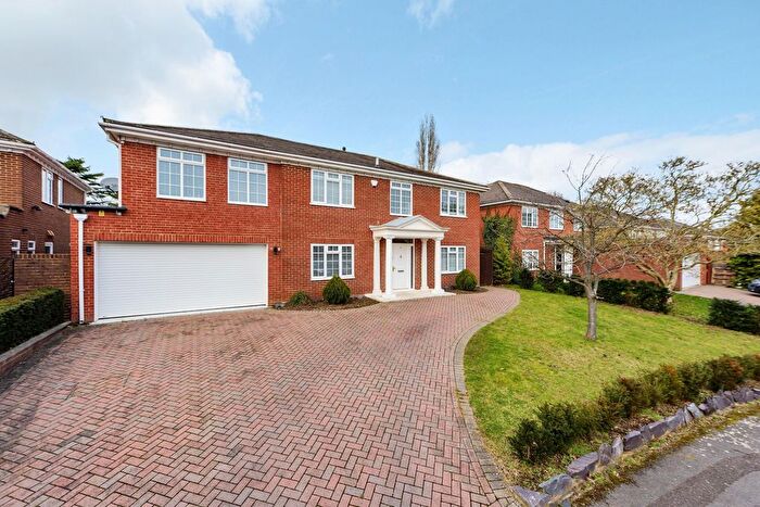 5 Bedroom Detached House To Rent In Drynham Park, Weybridge, KT13
