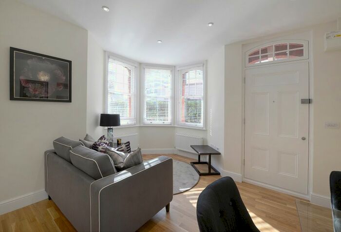 1 Bedroom Flat To Rent In Hamlet Gardens, London, W6