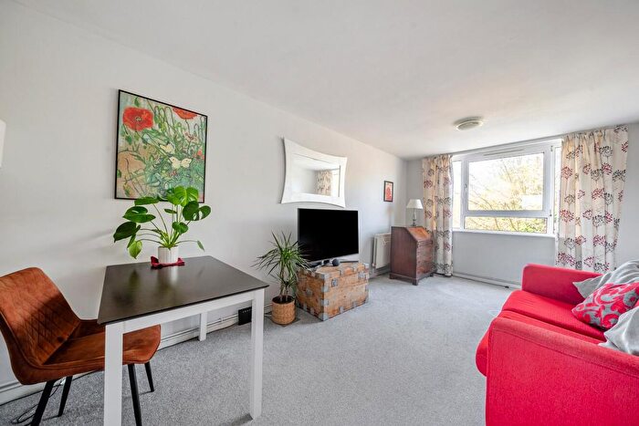 1 Bedroom Flat For Sale In Bolingbroke Grove, Battersea, London, SW11