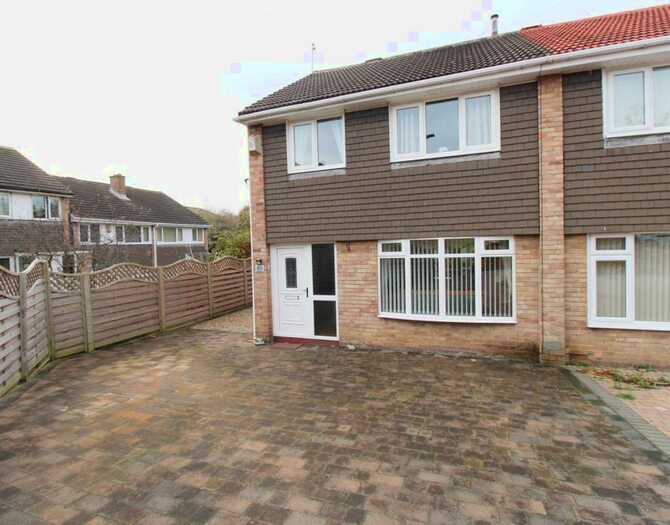 3 Bedroom House To Rent In Kirkham, Washington, NE38