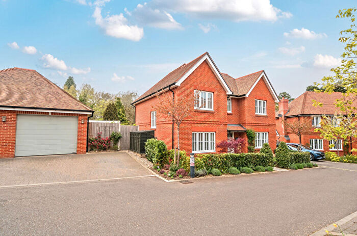 4 Bedroom Detached House For Sale In Woodlark Way, Headley Down, Hampshire, GU35