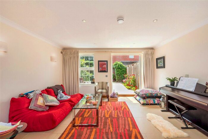 2 Bedroom Terraced House To Rent In Temple Road, Richmond, TW9