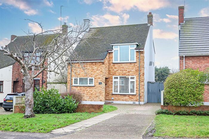 3 Bedroom Detached House For Sale In Nevern Road, Rayleigh, SS6