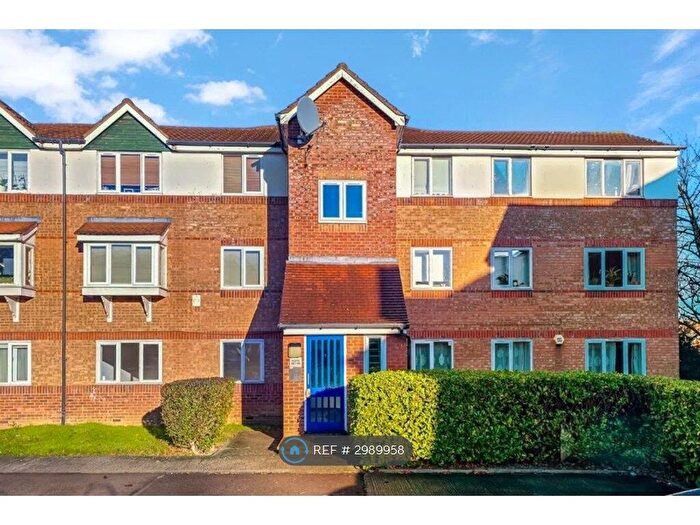 1 Bedroom Flat To Rent In Cherry Blossom Close, London, N13