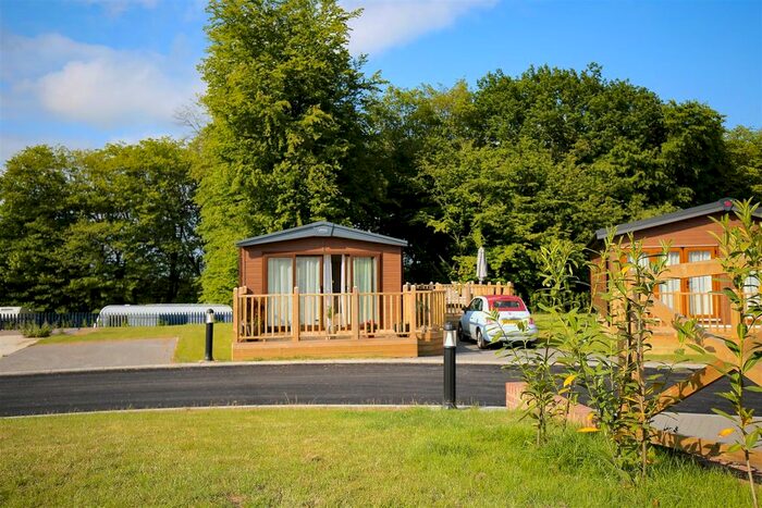 2 Bedroom Mobile/park Home For Sale In Thriftwood, Stansted, Sevenoaks, TN15