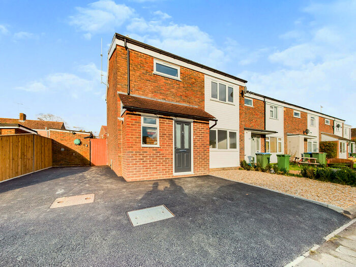 3 Bedroom Semi-Detached House To Rent In Gardeners Close, Warnham, RH12