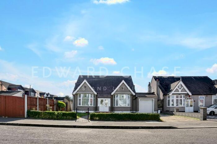 4 Bedroom Bungalow To Rent In Egerton Gardens, Seven Kings, IG3