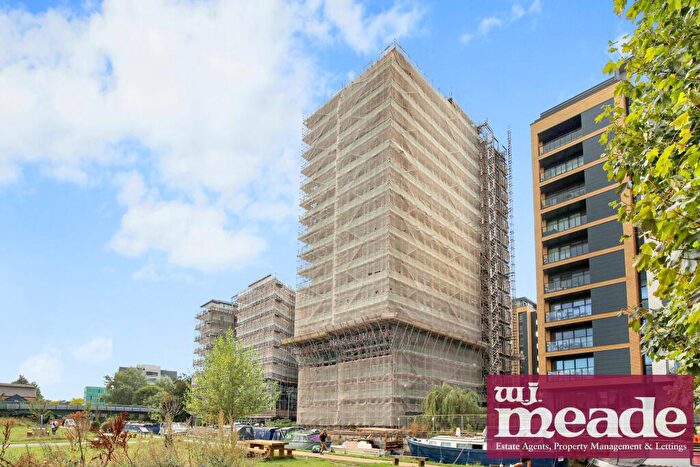 3 Bedroom Flat To Rent In Regalia Point, Bethnal Green, E2