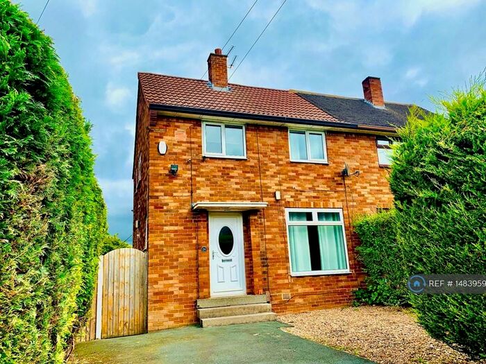 3 Bedroom Semi-Detached House To Rent In Latchmere Drive, Leeds, LS16