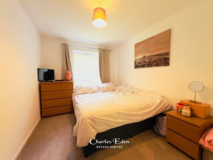 2 Bedroom Flat For Sale In The Avenue, Beckenham, BR3