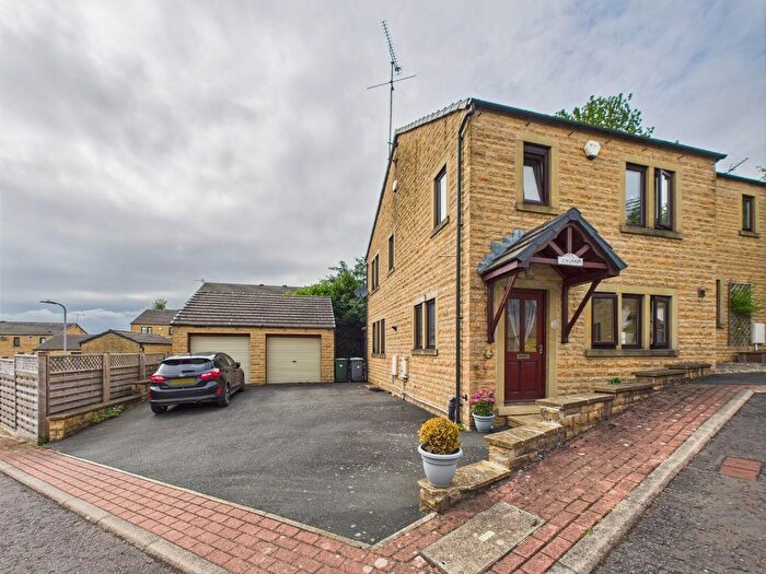 3 Bedroom Semi-Detached House For Sale In Hollinwood View, Bingley, BD16