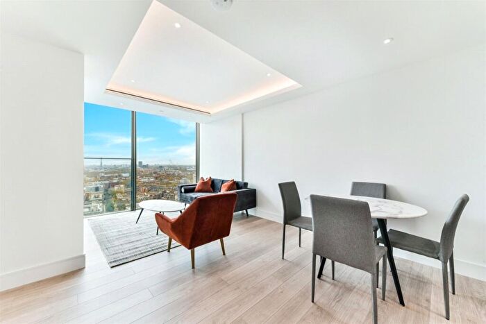 2 Bedroom Apartment To Rent In Carrara Tower, City Road, London, EC1V