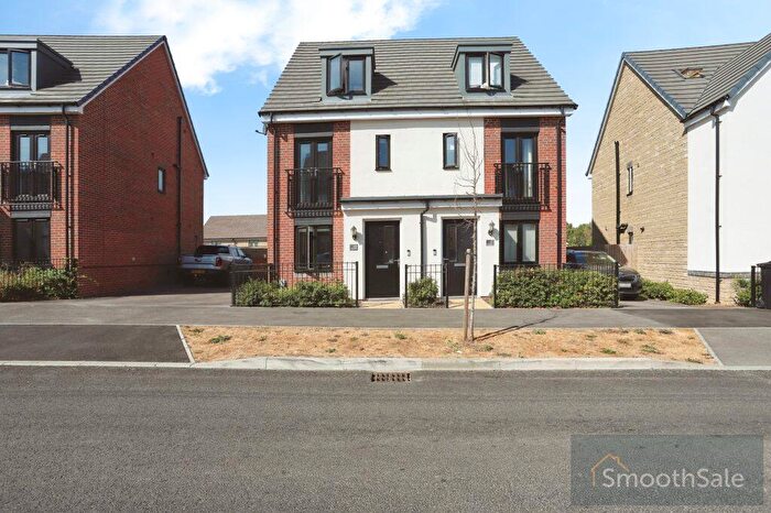 3 Bedroom Semi Detached House For Sale In Grayling Avenue, Swindon, SN3