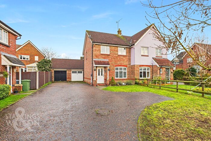 3 Bedroom Semi Detached House For Sale In Wilde Road, Rackheath, Norwich, NR13