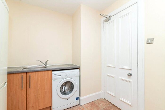 2 Bedroom Apartment To Rent In Melrose Gardens, North Kelvinside, Glasgow, G20